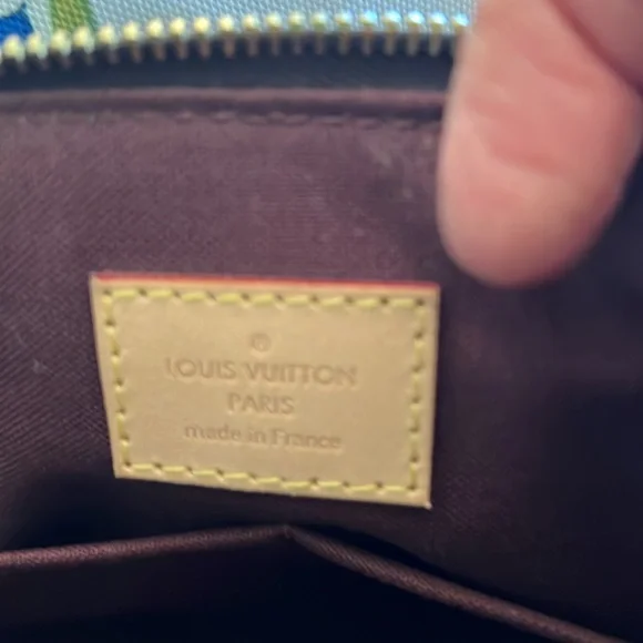 Louis Vuitton Rivoli hand bag only used a few. - Picture 7 of 9